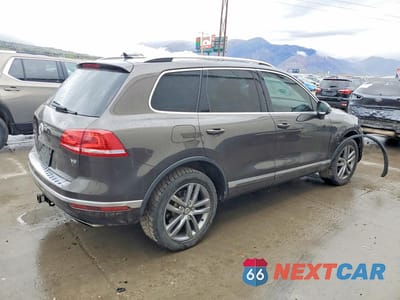 Trzecie zdjęcie samochodu z tyłu: 2016 VOLKSWAGEN TOUAREG SPORT VIN:WVGEF9BP6GD012879 - miniatura
