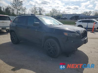 Czwarte zdjęcie samochodu z boku: 2019 JEEP CHEROKEE LATITUDE VIN:1C4PJMCX1KD452949 - miniatura