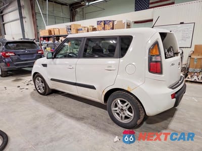 Drugie zdjęcie samochodu z przodu: 2011 KIA SOUL + VIN:KNDJT2A27B7709414 - miniatura