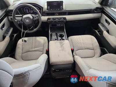 Zdjęcie 8 z 13 samochodu: 2023 HONDA PILOT LX VIN:5FNYG2H24PB010705 - miniatura
