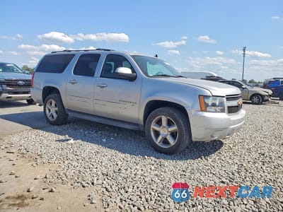 Czwarte zdjęcie samochodu z boku: 2013 CHEVROLET SUBURBAN K1500 LT VIN:1GNSKJE74DR146070 - miniatura