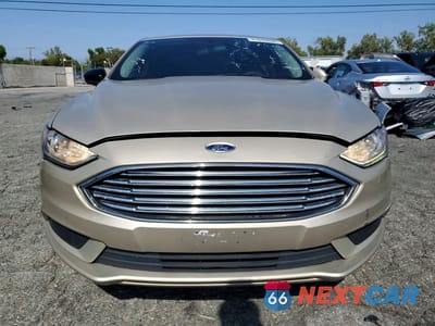 Piąte zdjęcie samochodu w środku: 2017 FORD FUSION SE HYBRID VIN:3FA6P0LUXHR306838 - miniatura