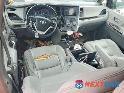 Zdjęcie 8 z 13 samochodu: 2017 TOYOTA SIENNA XLE 8-PASSENGER VIN:5TDYZ3DC3HS812741 - miniatura