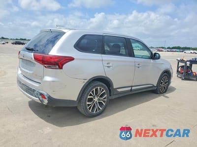 Trzecie zdjęcie samochodu z tyłu: 2018 MITSUBISHI OUTLANDER SE VIN:JA4AD3A35JJ002089 - miniatura