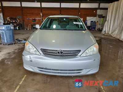 Piąte zdjęcie samochodu w środku: 2004 TOYOTA CAMRY LE VIN:4T1BE32K84U900505 - miniatura