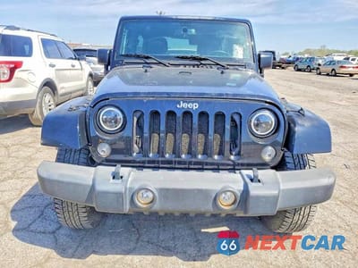 Piąte zdjęcie samochodu w środku: 2015 JEEP WRANGLER UNLIMITED SAHARA VIN:1C4HJWEG3FL552656 - miniatura