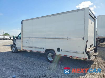 Trzecie zdjęcie samochodu z tyłu: 2022 FORD E350 BOX TRUCK VIN:1FDWE3FN3NDC08644 - miniatura