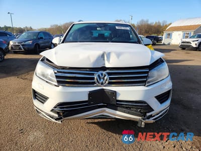 Piąte zdjęcie samochodu w środku: 2017 VOLKSWAGEN TOUAREG WOLFSBURG VIN:WVGRF7BP1HD005300 - miniatura