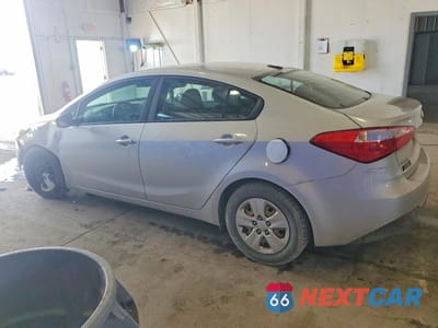 Drugie zdjęcie samochodu z przodu: 2016 KIA FORTE LX VIN:KNAFK4A67G5596524 - miniatura