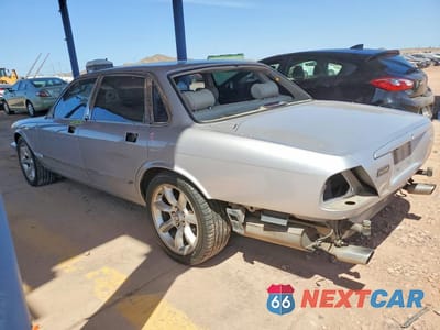 Drugie zdjęcie samochodu z przodu: 2001 JAGUAR XJR VIN:SAJDA15B61MF37307 - miniatura