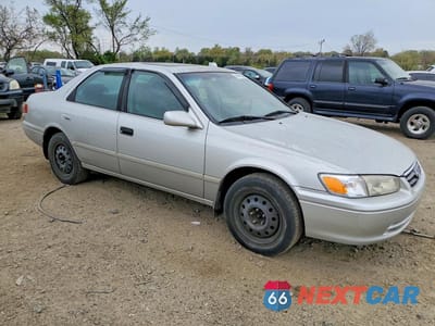 Czwarte zdjęcie samochodu z boku: 2001 TOYOTA CAMRY LE VIN:4T1BG22KX1U864980 - miniatura