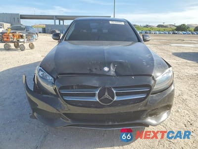 Piąte zdjęcie samochodu w środku: 2017 MERCEDES-BENZ C 300 4MATIC VIN:55SWF4KBXHU226556 - miniatura