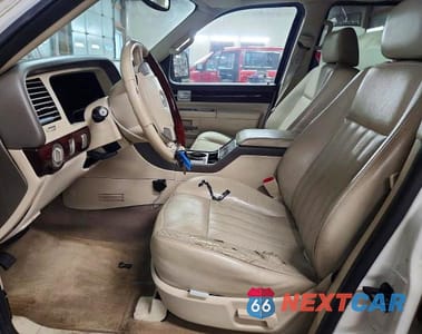 Zdjęcie 7 z 13 samochodu: 2004 LINCOLN TOWNHOUSE AVIATOR VIN:5LMEU88H14ZJ49885 - miniatura