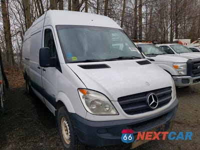 Czwarte zdjęcie samochodu z boku: 2012 MERCEDES BENZ SPRINTER 2500 DELIVERY VAN VIN:WD3PE8CB2C5669934 - miniatura