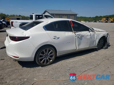 Trzecie zdjęcie samochodu z tyłu: 2021 MAZDA 3 SELECT VIN:JM1BPBBLXM1331014 - miniatura