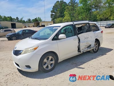 2011 TOYOTA SIENNA 5TDKK3DC9BS155235 - główne zdjęcie licytacji z USA - miniatura