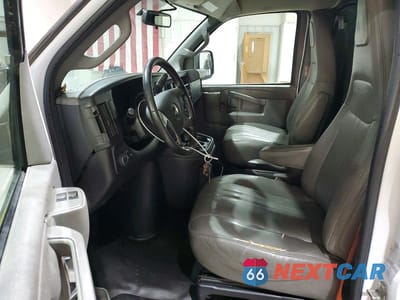 Zdjęcie 7 z 12 samochodu: 2017 CHEVROLET EXPRESS G2500 VIN:1GCWGAFF0H1326975 - miniatura