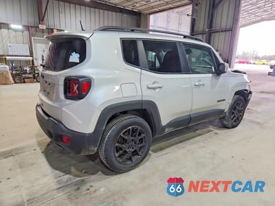 Trzecie zdjęcie samochodu z tyłu: 2020 JEEP RENEGADE LATITUDE VIN:ZACNJBBB8LPL33295 - miniatura