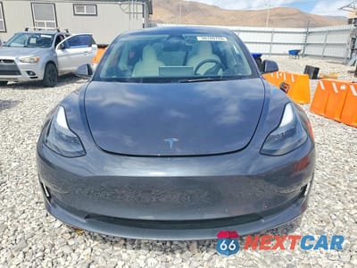 Piąte zdjęcie samochodu w środku: 2023 TESLA MODEL 3 VIN:5YJ3E1EC7PF619200 - miniatura