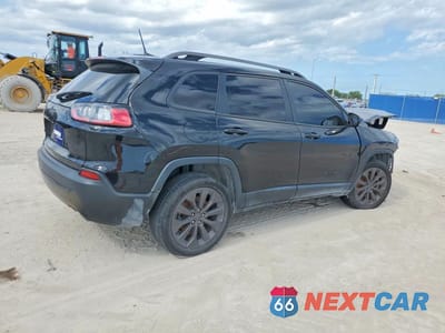 Trzecie zdjęcie samochodu z tyłu: 2021 JEEP CHEROKEE LATITUDE LUX VIN:1C4PJMMX8MD122940 - miniatura
