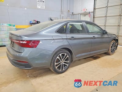 Trzecie zdjęcie samochodu z tyłu: 2025 VOLKSWAGEN JETTA SPORT VIN:3VWBX7BU7SM073537 - miniatura