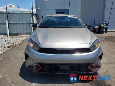 Piąte zdjęcie samochodu w środku: 2024 KIA FORTE GT LINE VIN:3KPF54AD8RE801560 - miniatura