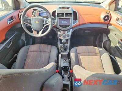 Zdjęcie 8 z 12 samochodu: 2015 CHEVROLET SONIC LT VIN:1G1JD6SB1F4139283 - miniatura