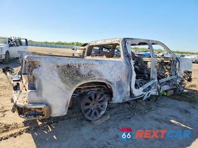 Trzecie zdjęcie samochodu z tyłu: 2021 CHEVROLET SILVERADO K1500 LT VIN:3GCUYDED2MG198353 - miniatura