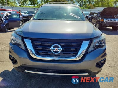 Piąte zdjęcie samochodu w środku: 2017 NISSAN PATHFINDER SV VIN:5N1DR2MN8HC629858 - miniatura