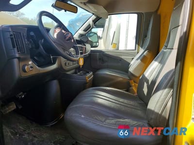 Zdjęcie 7 z 14 samochodu: 2022 GMC SAVANA CUTAWAY G3500 BOX TRUCK VIN:1GD07RFP5N1161235 - miniatura