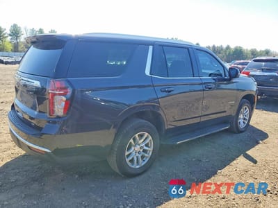Trzecie zdjęcie samochodu z tyłu: 2022 CHEVROLET TAHOE K1500 LT VIN:1GNSKNKD9NR200501 - miniatura