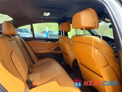 Zdjęcie 10 z 12 samochodu: 2019 BMW M550XI VIN:WBAJB9C54KB464617 - miniatura