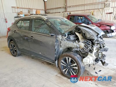 Czwarte zdjęcie samochodu z boku: 2020 NISSAN KICKS SV VIN:3N1CP5CV2LL567981 - miniatura