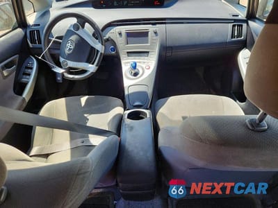 Zdjęcie 8 z 12 samochodu: 2015 TOYOTA PRIUS TWO VIN:JTDKN3DU7F0478756 - miniatura