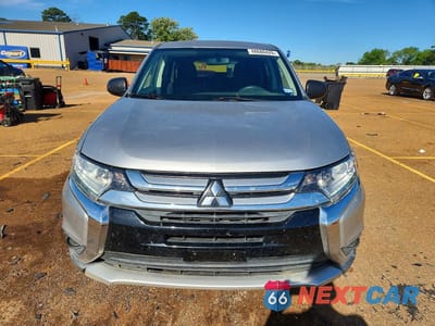 Piąte zdjęcie samochodu w środku: 2018 MITSUBISHI OUTLANDER ES VIN:JA4AD2A32JZ062780 - miniatura