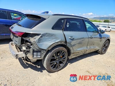 Trzecie zdjęcie samochodu z tyłu: 2022 AUDI E-TRON CHRONOS VIN:WA1VABGE0NB023137 - miniatura