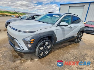 2025 HYUNDAI KONA SEL KM8HBCAB4SU317141 - główne zdjęcie licytacji z USA - miniatura