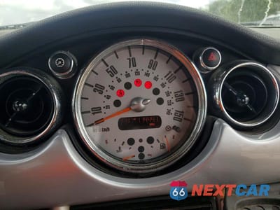 Zdjęcie 9 z 13 samochodu: 2007 MINI COOPER VIN:WMWRF33507TF66599 - miniatura