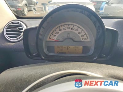 Zdjęcie 9 z 11 samochodu: 2012 SMART FORTWO PURE VIN:WMEEJ3BA7CK567908 - miniatura