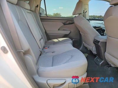 Zdjęcie 11 z 14 samochodu: 2022 TOYOTA HIGHLANDER LE VIN:5TDZZRAH4NS540848 - miniatura