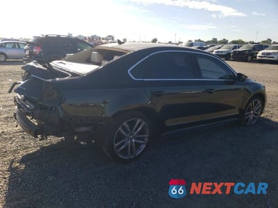Trzecie zdjęcie samochodu z tyłu: 2017 VOLKSWAGEN PASSAT R-LINE VIN:1VWDT7A36HC006130 - miniatura