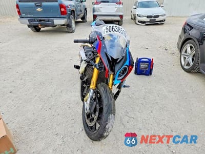 Drugie zdjęcie samochodu z przodu: 2015 BMW S 1000 RR VIN:WB10D2105FZ352412 - miniatura