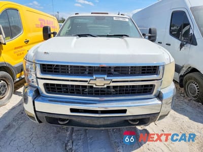 Piąte zdjęcie samochodu w środku: 2008 CHEVROLET SILVERADO FLATBED TRUCK VIN:1GCJK33698F189756 - miniatura