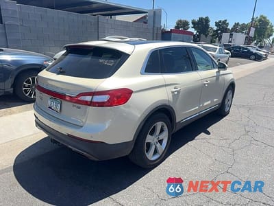 Czwarte zdjęcie samochodu z boku: 2016 LINCOLN MKX RESERVE VIN:2LMPJ8LP8GBL40590 - miniatura