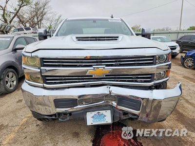 Piąte zdjęcie samochodu w środku: 2018 CHEVROLET SILVERADO K2500 HEAVY DUTY VIN:1GC1KUEY9JF287583 - miniatura