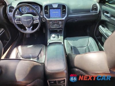 Zdjęcie 8 z 13 samochodu: 2019 CHRYSLER 300 LIMITED VIN:2C3CCAEG7KH568541 - miniatura