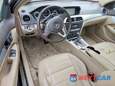 Zdjęcie 8 z 12 samochodu: 2013 MERCEDES-BENZ C 250 VIN:WDDGJ4HB1DG010998 - miniatura