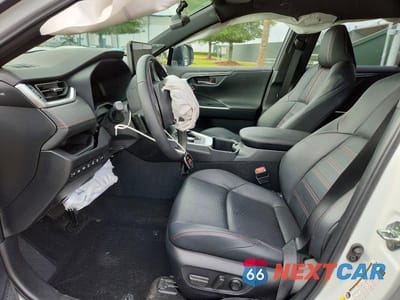 Zdjęcie 7 z 14 samochodu: 2025 TOYOTA RAV4 PLUG-IN HYBRID XSE VIN:JTMFB3FV3SD249364 - miniatura