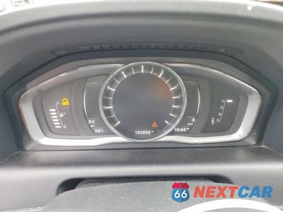 Zdjęcie 9 z 12 samochodu: 2017 VOLVO XC60 T5 DYNAMIC VIN:YV440MDRXH2035739 - miniatura