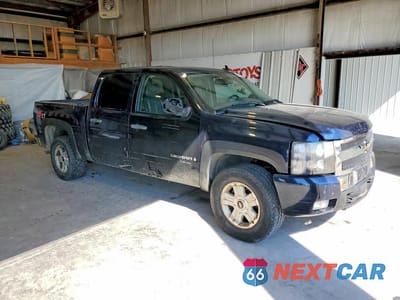 Czwarte zdjęcie samochodu z boku: 2008 CHEVROLET SILVERADO K1500 VIN:2GCEK133881171154 - miniatura